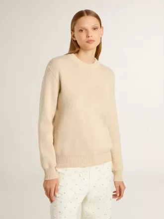 beiger damenpullover mit golden schriftzug auf der rckseite 2 330x440 - Beiger Damenpullover mit &bdquo;Golden&rdquo;-Schriftzug auf der R&uuml;ckseite