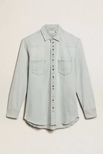 gebleichtes denimhemd fr herren mit gehmmerten nieten 1 330x495 - Gebleichtes Denimhemd f&uuml;r Herren mit geh&auml;mmerten Nieten