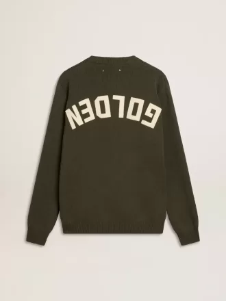 Herrenpullover in Militärgrün mit Rundhalsausschnitt und „Golden”-Schriftzug auf der Rückseite Herrenpullover in Militärgrün mit Rundhalsausschnitt und „Golden”-Schriftzug auf der Rückseite